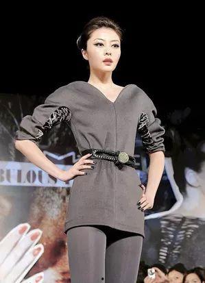 熊黛林丝袜美腿图片,性感魅力一触即发