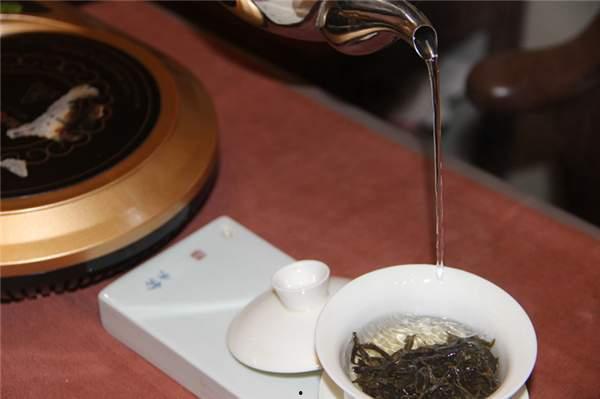 普洱冲泡视频,视频教学带你轻松泡出醇香佳品