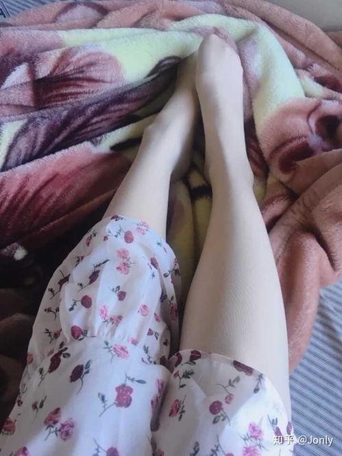 女生中午睡觉脱丝袜吗,女生脱丝袜的私密小秘密